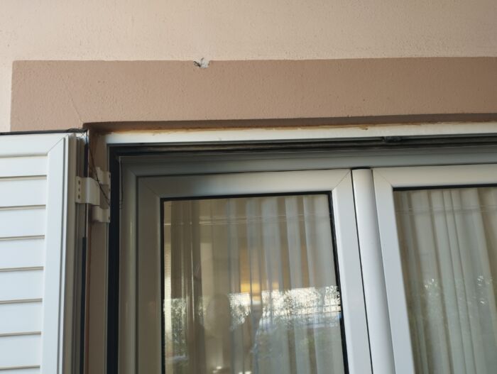 Τρόμος στα Ανώγεια: Επέστρεψαν από διακοπές και βρήκαν το σπίτι τους γαζωμένο με σφαίρες! - Δείτε εικόνες